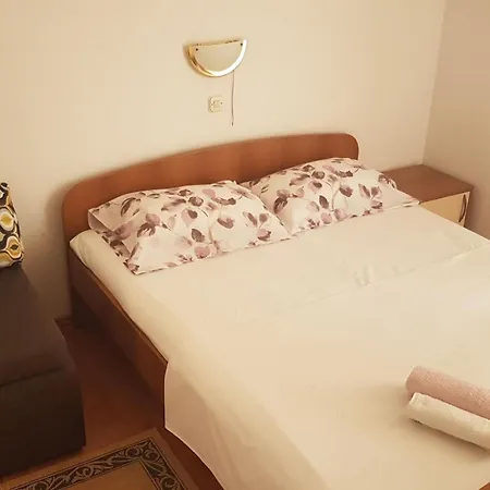 Апартаменты Danijela & Vlado - Two Bedroom With Balcony And Garden View