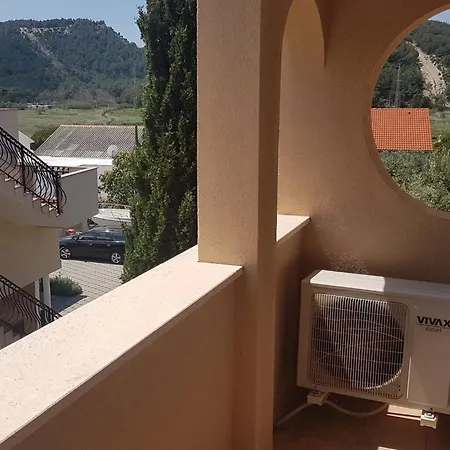 Апартаменты Danijela & Vlado - Two Bedroom With Balcony And Garden View *