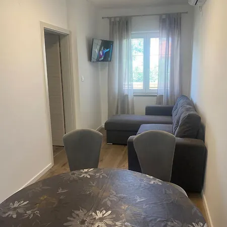Daire Danijela & Vlado - Two Bedroom With Balcony And Garden View *