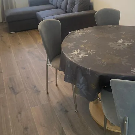 Danijela & Vlado - Two Bedroom With Balcony And Garden View Daire