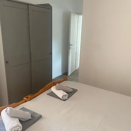 Daire Danijela & Vlado - Two Bedroom With Balcony And Garden View *